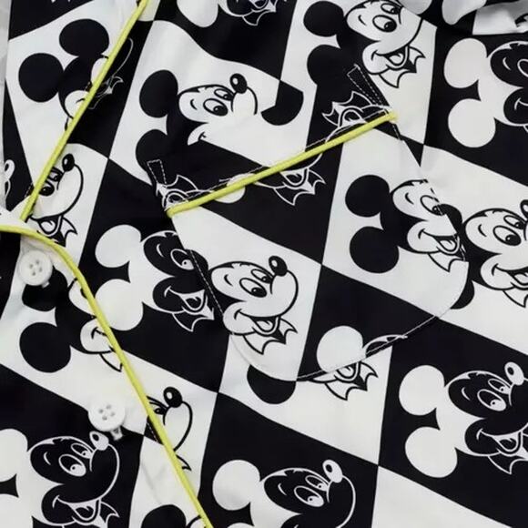 NWOT Disney Mickey Mouse 2 Piece Set Pajamas Sleep Shirt & Shorts Plus Size 1X - Picture 2 of 11